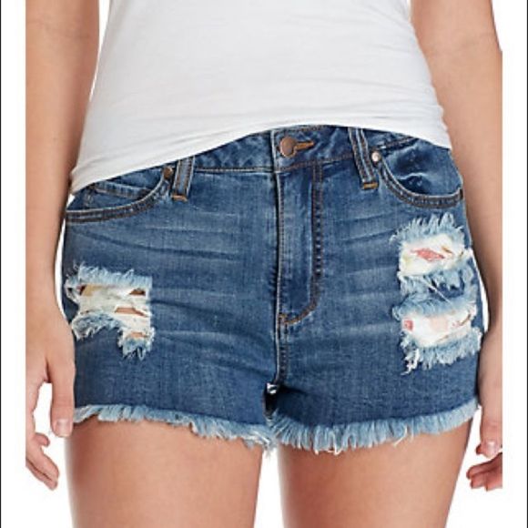 Dollhouse Andie distressed jean shorts, 1, NWT - Picture 3 of 6